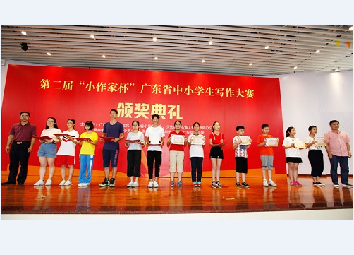 广东省作家协会党组成员、专职副主席杨克