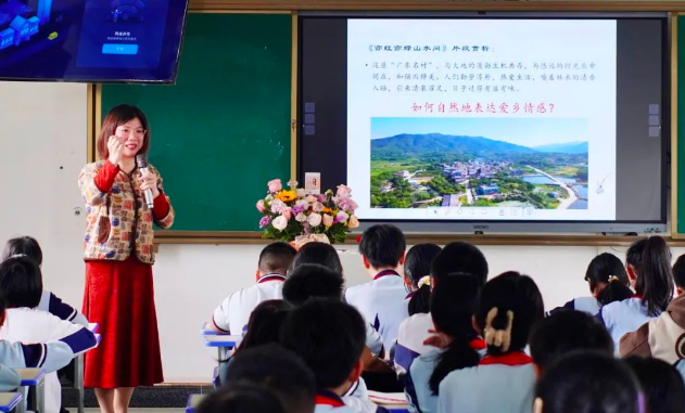 潮州文学院主办“我们如何书写家乡”文学讲座